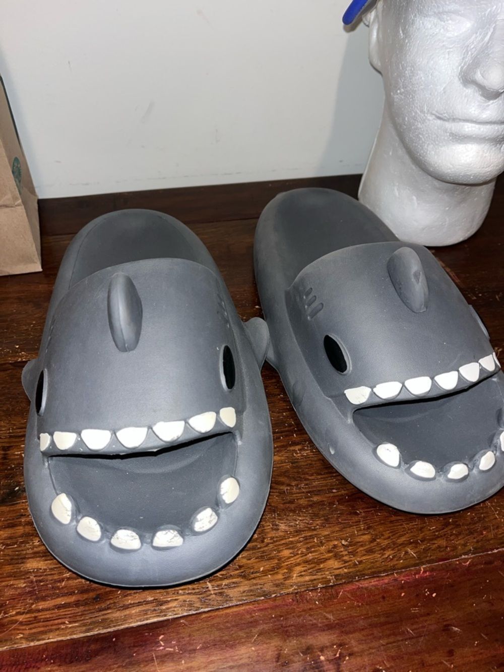 Gray Shark Locker room Sandal slides pool shoes 9-10 M Flip Flops Pluggers China